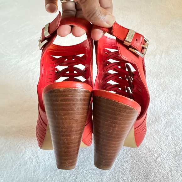 Size 12 Vince Camuto Red Emore Leather Woven Sandal - Picture 5 of 13